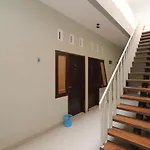 RedDoorz Syariah near Universitas Merdeka Malang