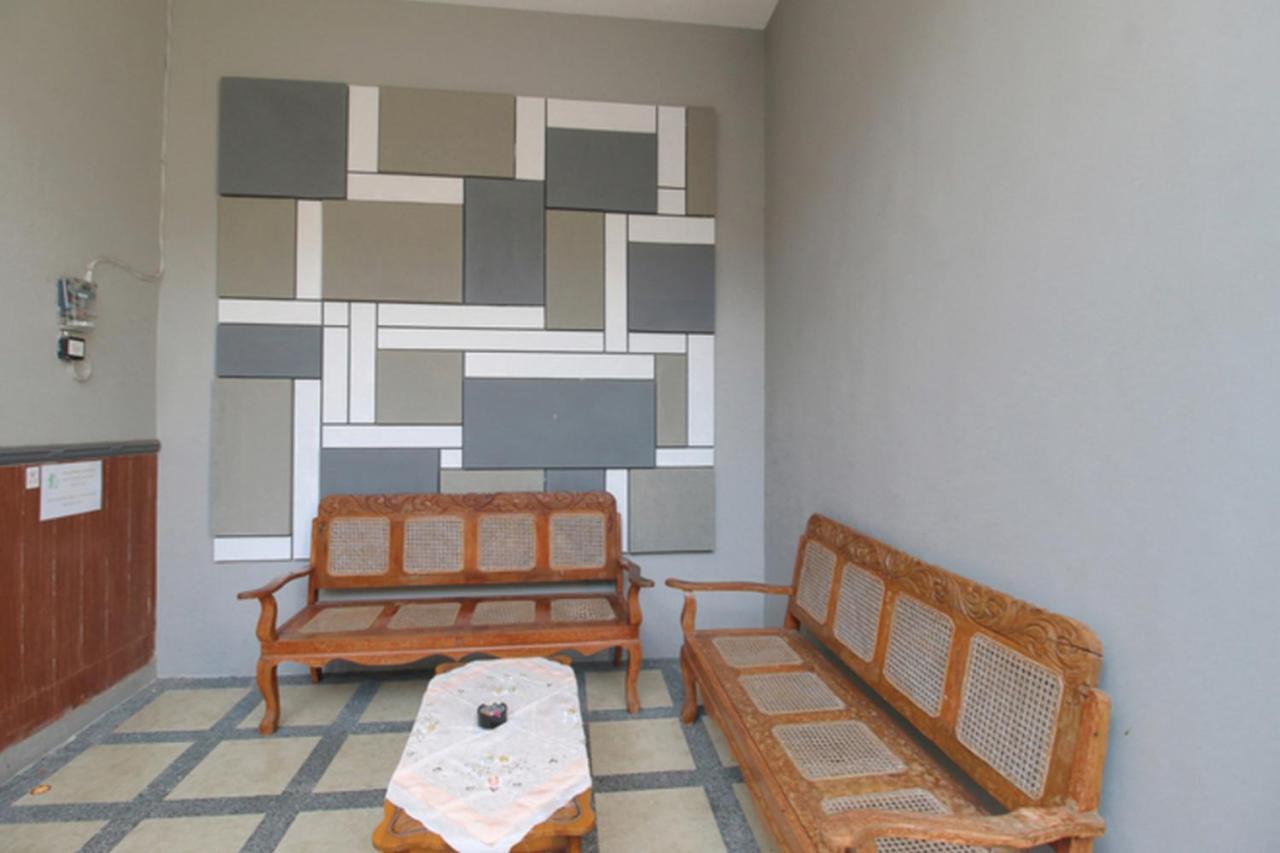 Wisma tamu Reddoorz Syariah Near Universitas Merdeka Malang