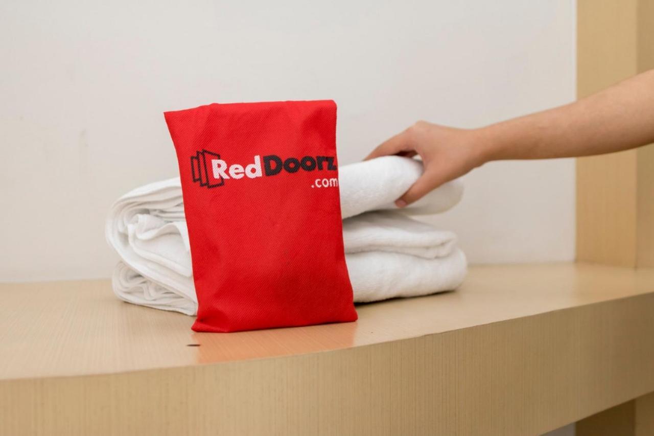 Wisma tamu Reddoorz Syariah Near Universitas Merdeka